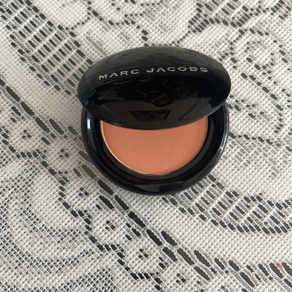MARC JACOB MELO!N O!MEGA SHADOW USED ONLY ONCE - Picture 2 of 5